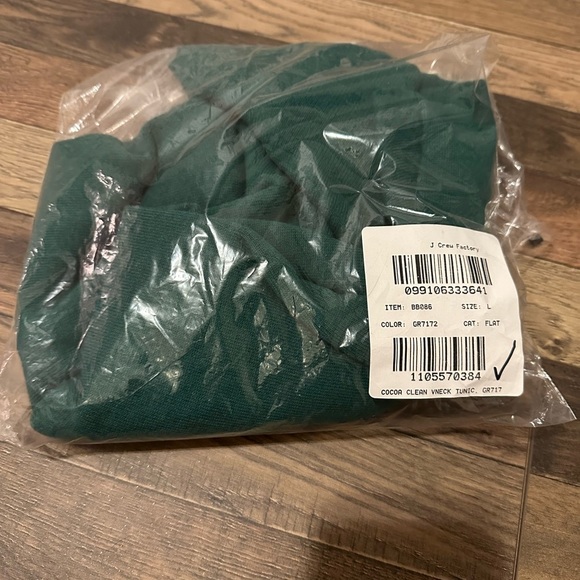 Jcrew Factory Wool-blend V-neck tunic sweater
Item BB086 - Picture 3 of 3